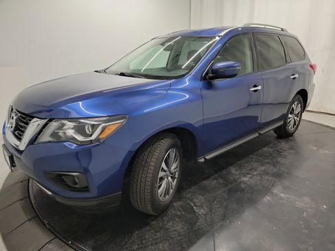 Used 2018 Nissan Pathfinder SV image 3