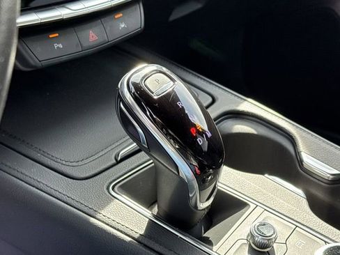 Used 2025 Cadillac XT4 Premium Luxury image 21