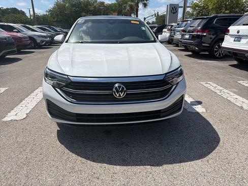 Certified 2023 Volkswagen Jetta SE w/ Panoramic Sunroof Package FWD image 19