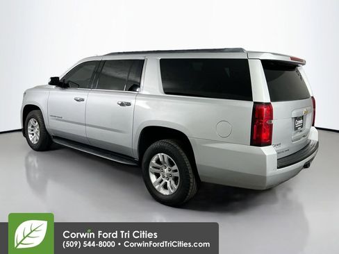 Used 2017 Chevrolet Suburban LT image 11