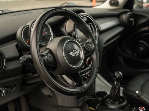 Used 2018 MINI Cooper 4-Door Hardtop w/ Premium Package FWD image 14