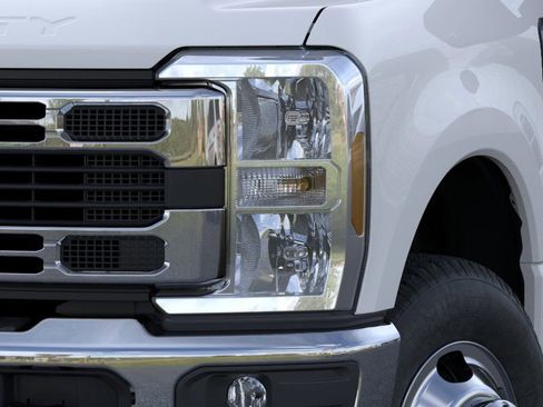 New 2026 Ford F350 XL w/ XL Chrome Package image 18