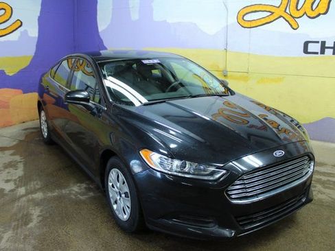 Used 2014 Ford Fusion S image 2