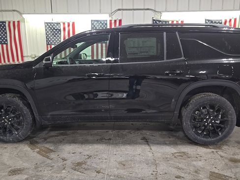 New 2026 Chevrolet Traverse LT image 3