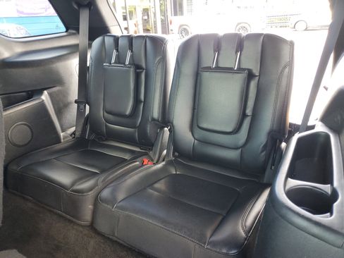 Used 2017 Ford Explorer XLT w/ Equipment Group 202A image 34