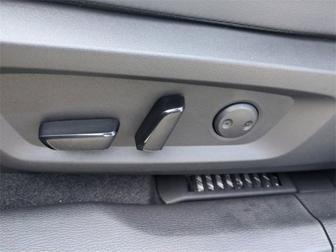 New 2025 Mitsubishi Outlander SE image 21