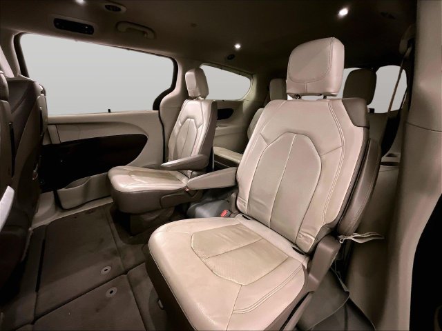 Used 2019 Chrysler Pacifica Touring-L Plus w/ Tire & Wheel Group FWD image 26