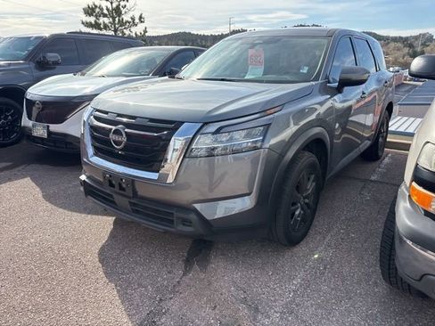 Used 2022 Nissan Pathfinder S image 2