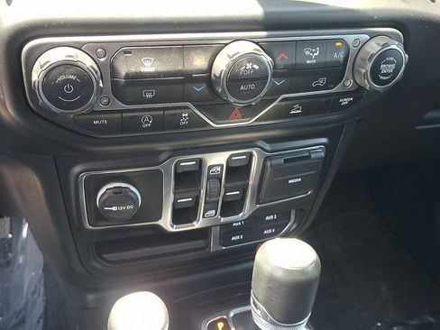 Used 2022 Jeep Gladiator Overland w/ Popular Equipment Package AWD/4WD image 15