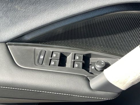 New 2026 Volkswagen Tiguan SE R-Line FWD image 30