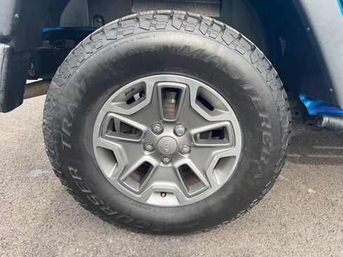 Used 2016 Jeep Wrangler Unlimited Rubicon w/ Connectivity Group image 30