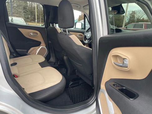 Used 2017 Jeep Renegade Latitude w/ Cold Weather Group image 14