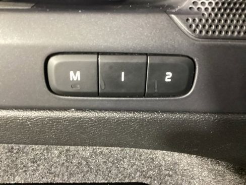 Used 2022 Volvo XC40 T5 Inscription w/ Climate Package image 17