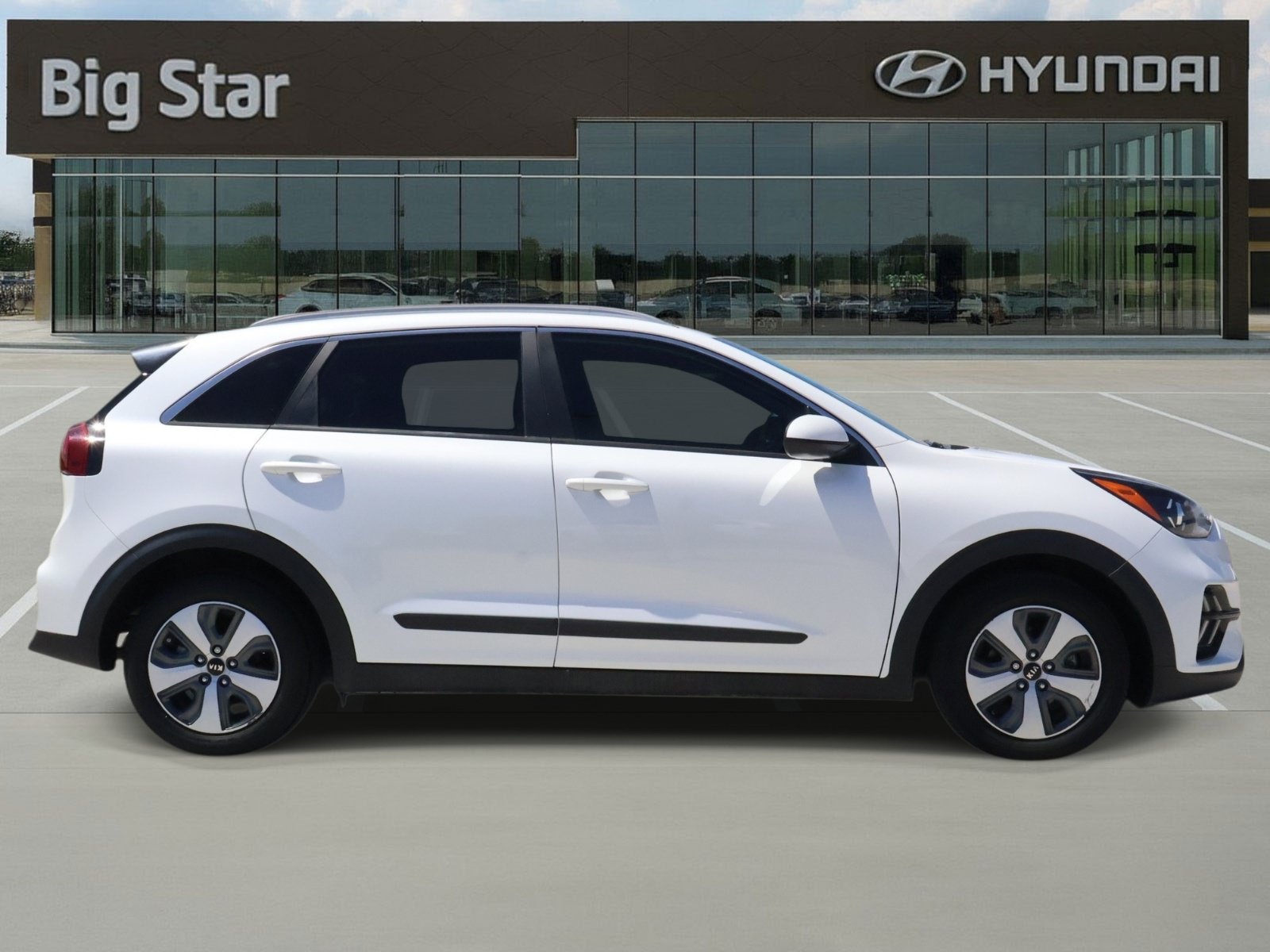 Used 2021 Kia Niro LX FWD image 5