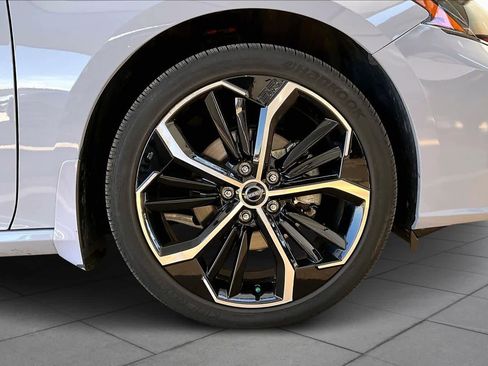 Certified 2023 Nissan Altima 2.5 SR w/ SR Premium Package image 10