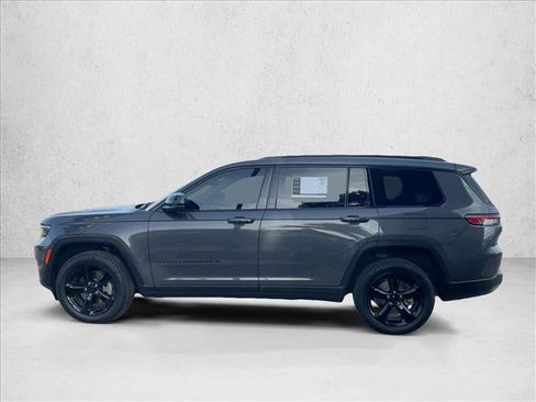 Used 2022 Jeep Grand Cherokee L Limited w/ Luxury Tech Group II image 9