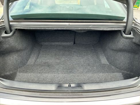 Used 2022 Chrysler 300 Touring RWD image 21