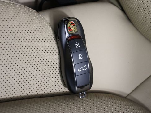 New 2026 Porsche Macan image 23