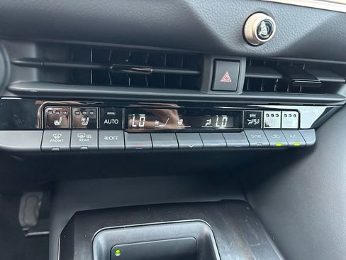 Used 2025 Toyota Crown Signia image 28