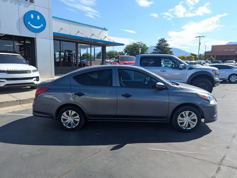 Used 2016 Nissan Versa S FWD image 2