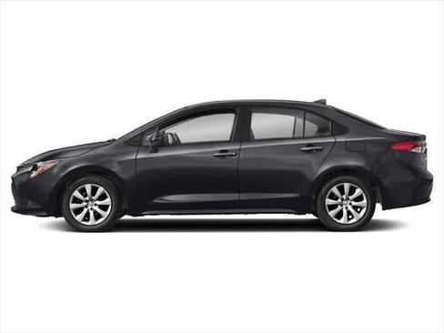 Used 2023 Toyota Corolla LE image 3