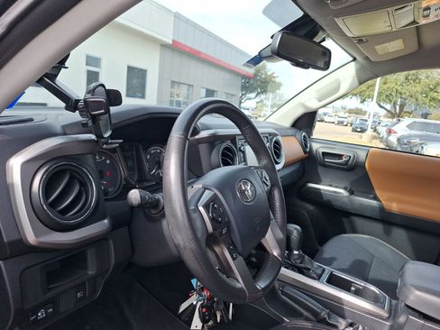 Used 2018 Toyota Tacoma SR5 image 16