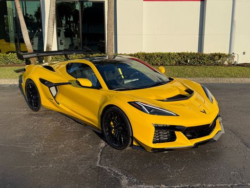 Used 2026 Chevrolet Corvette ZR1 w/ ZR1 Carbon Fiber Aero Package image 24