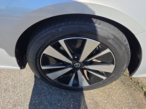 Used 2020 Nissan Altima 2.5 SL FWD image 16