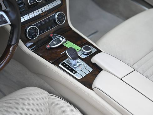 Used 2013 Mercedes-Benz SL 550 image 24