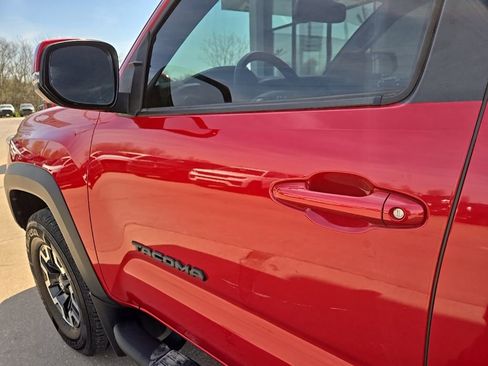 Used 2022 Toyota Tacoma TRD Sport AWD/4WD image 37