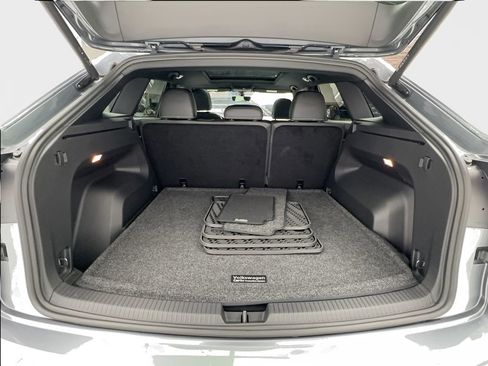 Used 2023 Volkswagen Atlas Cross Sport SE w/ Panoramic Sunroof Package FWD image 17