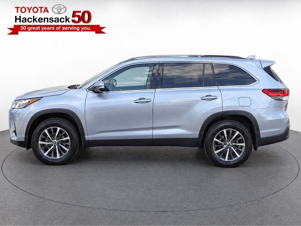 Used 2019 Toyota Highlander XLE AWD/4WD image 6