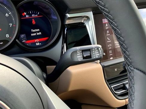 Certified 2026 Porsche Macan image 37