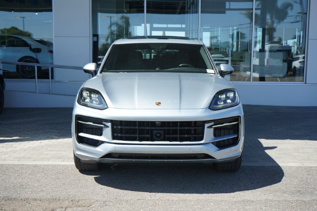 Used 2026 Porsche Cayenne GTS AWD/4WD image 3