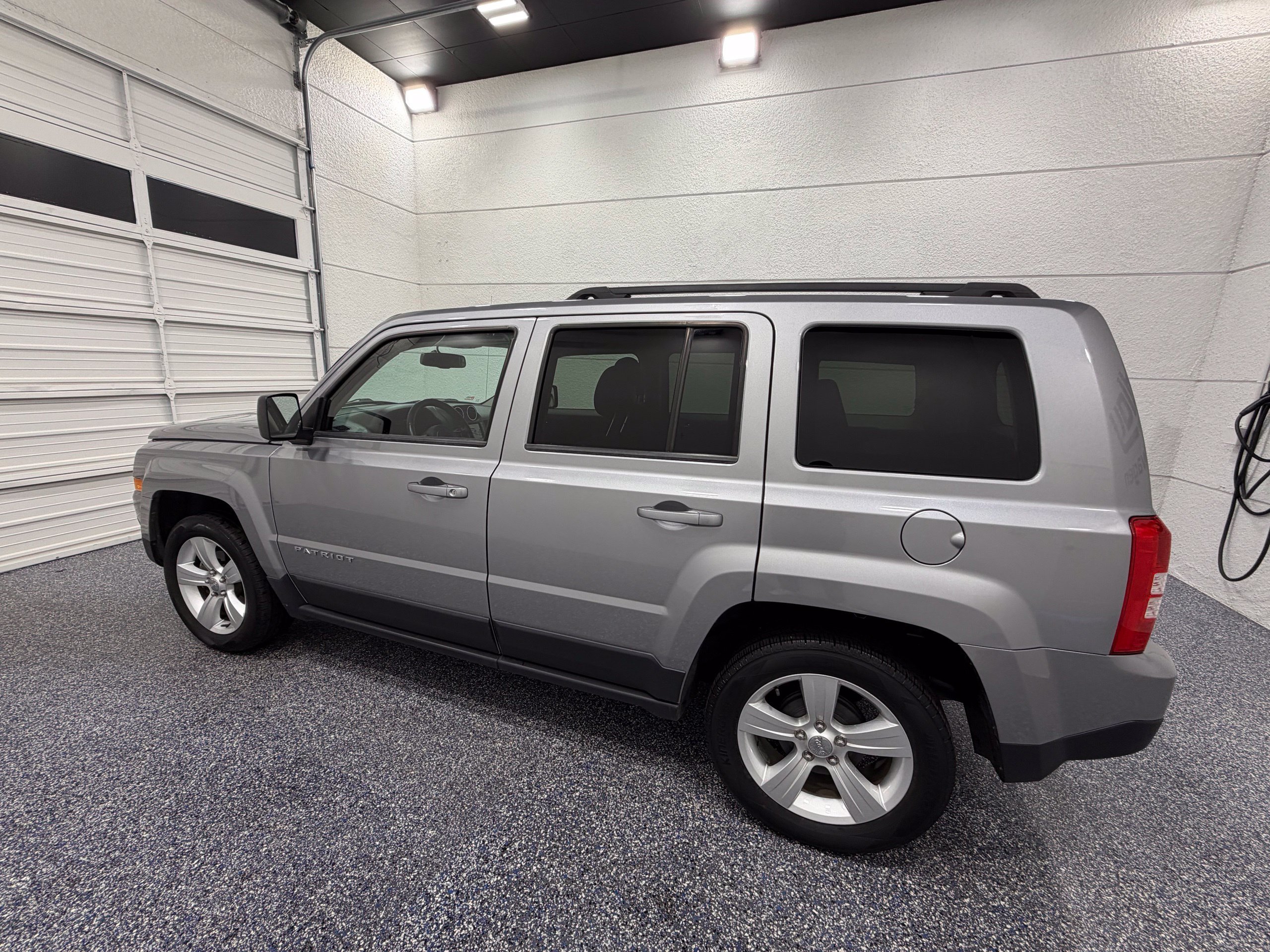 Used 2015 Jeep Patriot Latitude FWD image 3