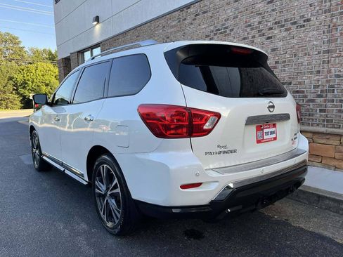 Used 2017 Nissan Pathfinder Platinum w/ Family Entertainment Package AWD/4WD image 3