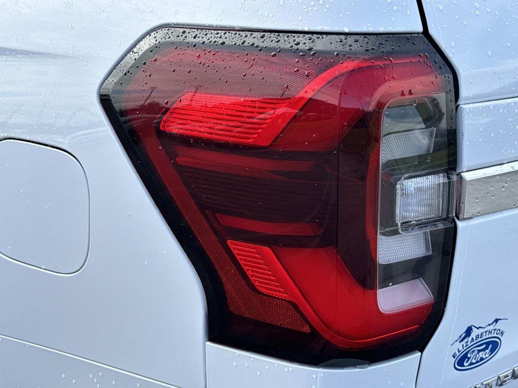 Used 2024 Ford Expedition Limited AWD/4WD image 10