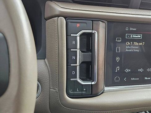 Used 2022 GMC Yukon Denali w/ Denali Premium Package AWD/4WD image 26