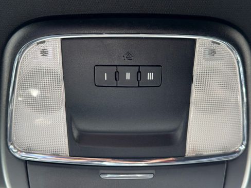 Used 2015 Dodge Charger SXT RWD image 32