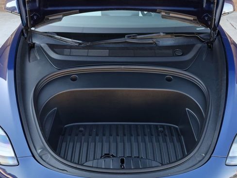 Used 2023 Tesla Model 3 Standard Range image 9