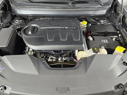 Used 2022 Jeep Cherokee Limited image 9