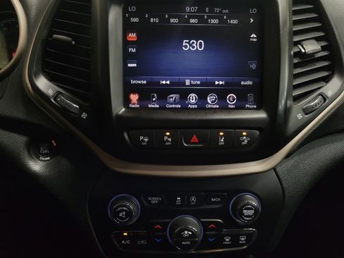 Used 2016 Jeep Cherokee Limited w/ Technology Group AWD/4WD image 25
