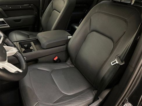Used 2024 Land Rover Defender 130 S image 5