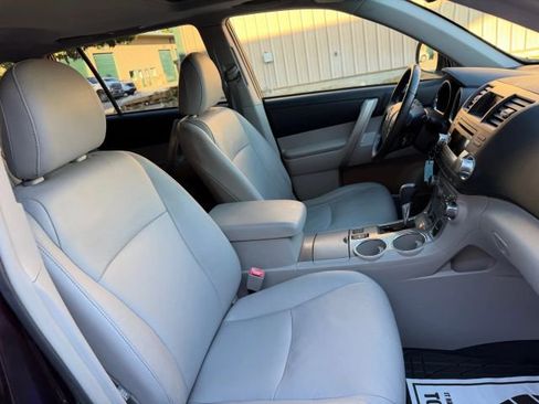 Used 2011 Toyota Highlander SE image 32