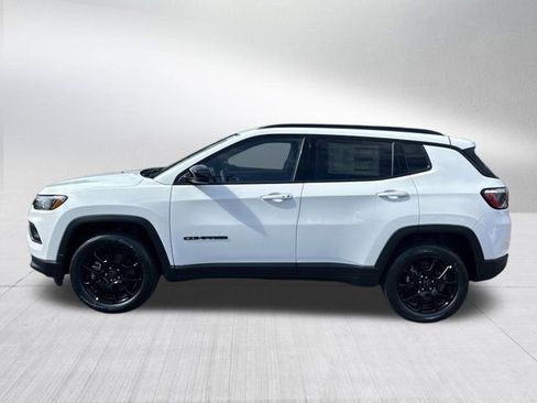New 2026 Jeep Compass Latitude image 8