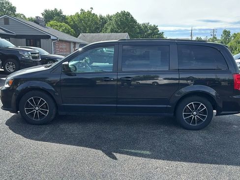 Used 2017 Dodge Grand Caravan GT FWD image 2