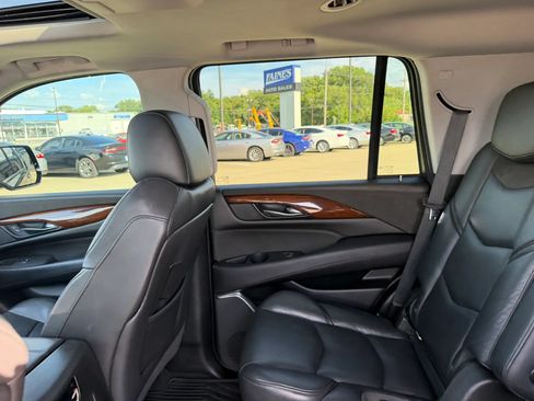 Used 2019 Cadillac Escalade Premium Luxury AWD/4WD image 40