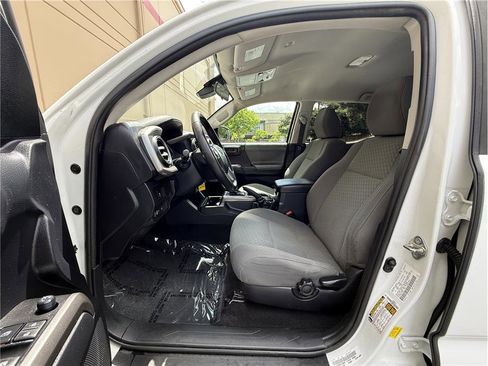 Used 2020 Toyota Tacoma SR5 RWD image 8