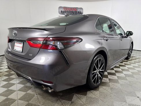 Used 2024 Toyota Camry SE image 3