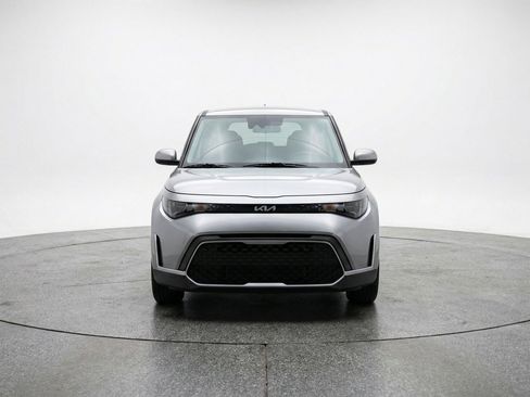 Used 2025 Kia Soul LX w/ LX Technology Package FWD image 2